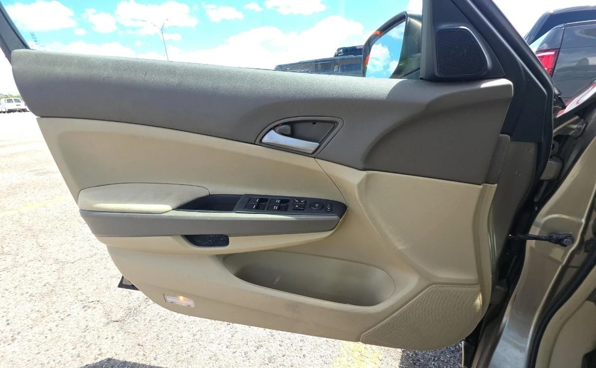 2009 Honda Accord 8th Gen - Image 9 of 14