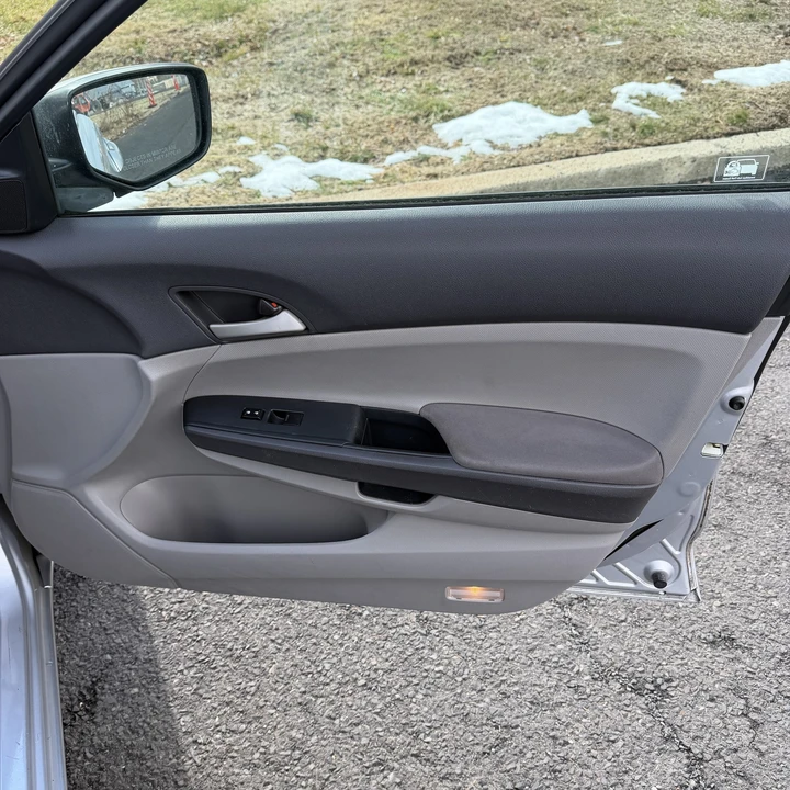 2009 Honda Accord 8th Gen - Image 16 of 31