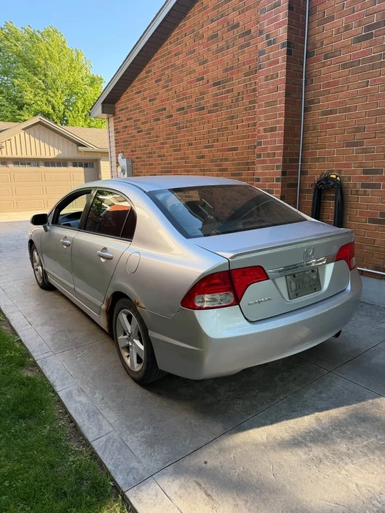 2009 Honda Civic 8th Gen - Image 2 of 16
