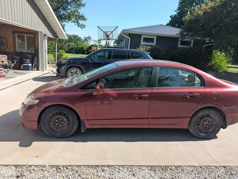 2009 Honda Civic 8th Gen - Image 2 of 3