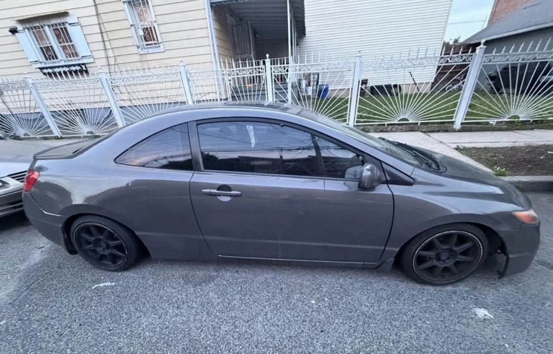 2009 Honda Civic 8th Gen - Image 2 of 6