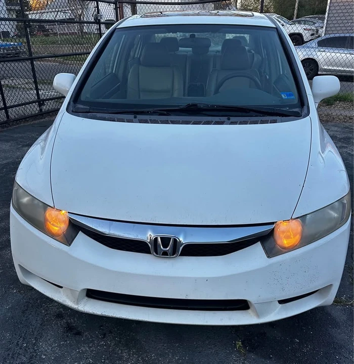 2009 Honda Civic 8th Gen - Image 2 of 11