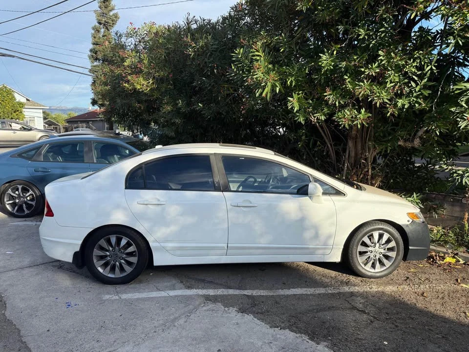 2009 Honda Civic 8th Gen - Image 2 of 8