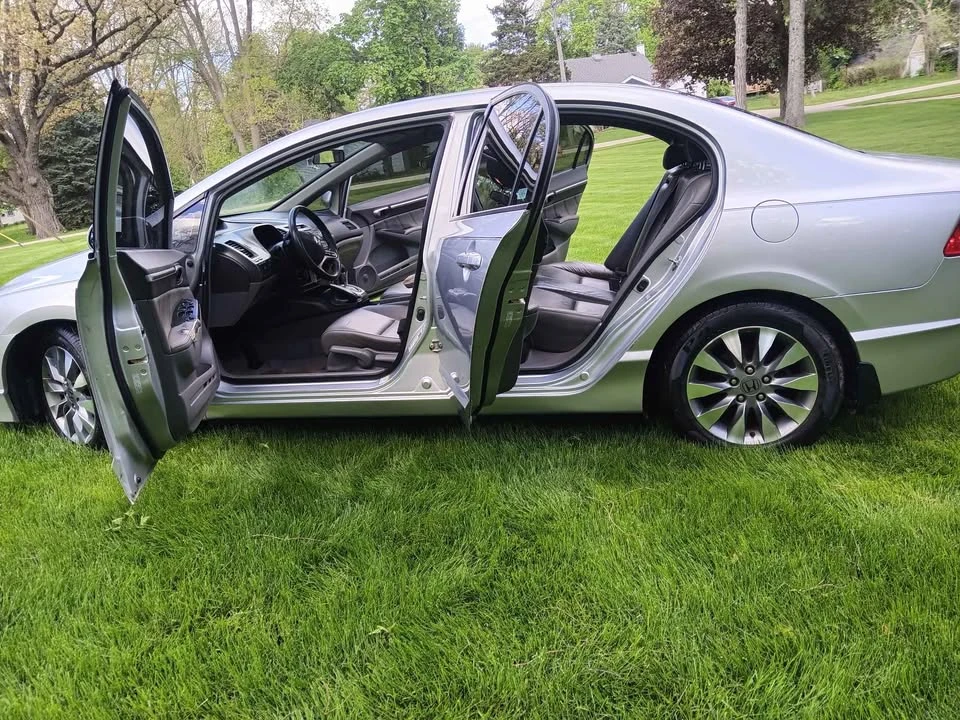 2009 Honda Civic 8th Gen - Image 9 of 15