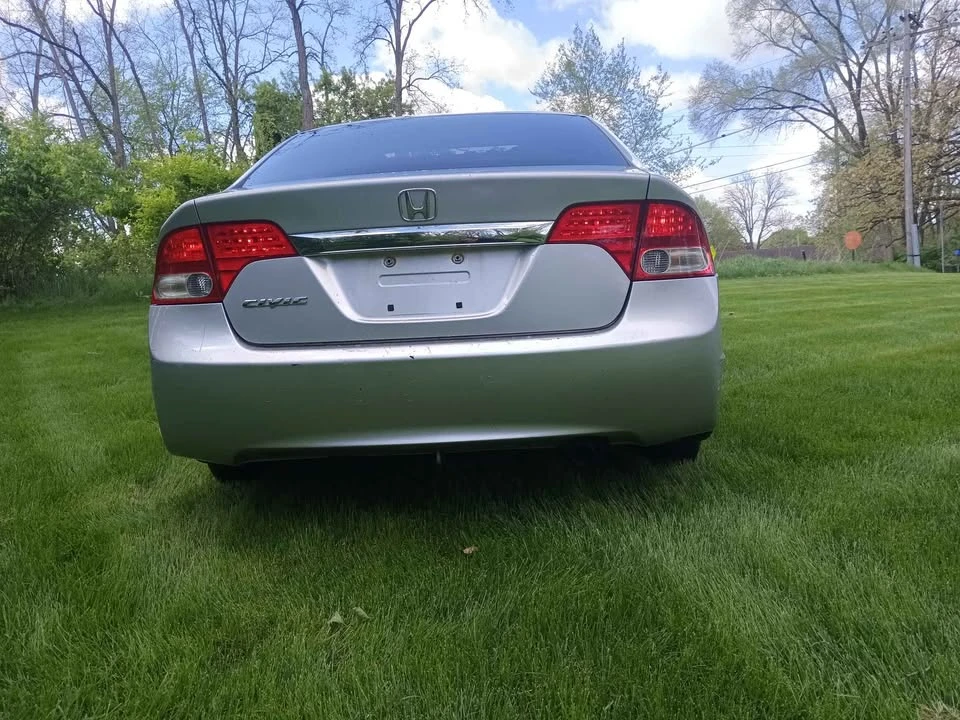 2009 Honda Civic 8th Gen - Image 8 of 15