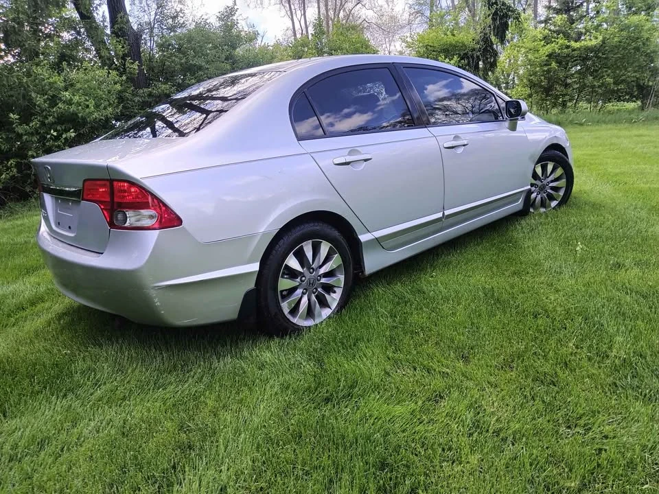 2009 Honda Civic 8th Gen - Image 3 of 15