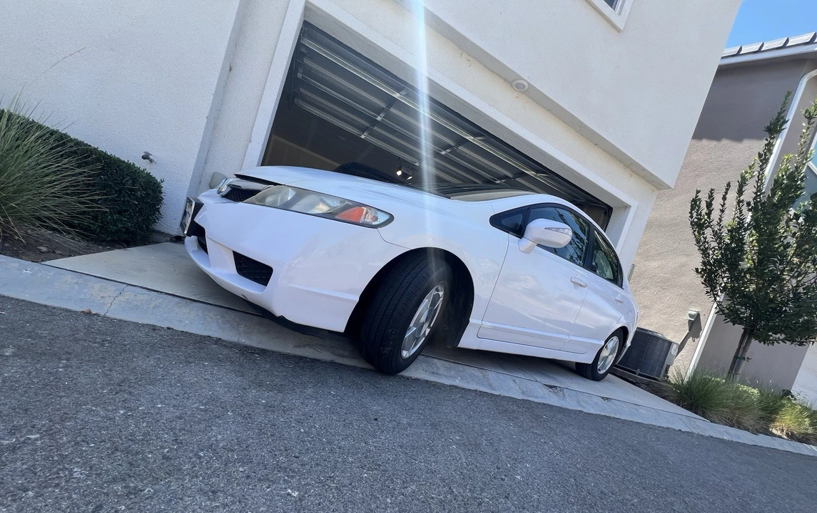 2009 Honda Civic 8th Gen - Image 2 of 19