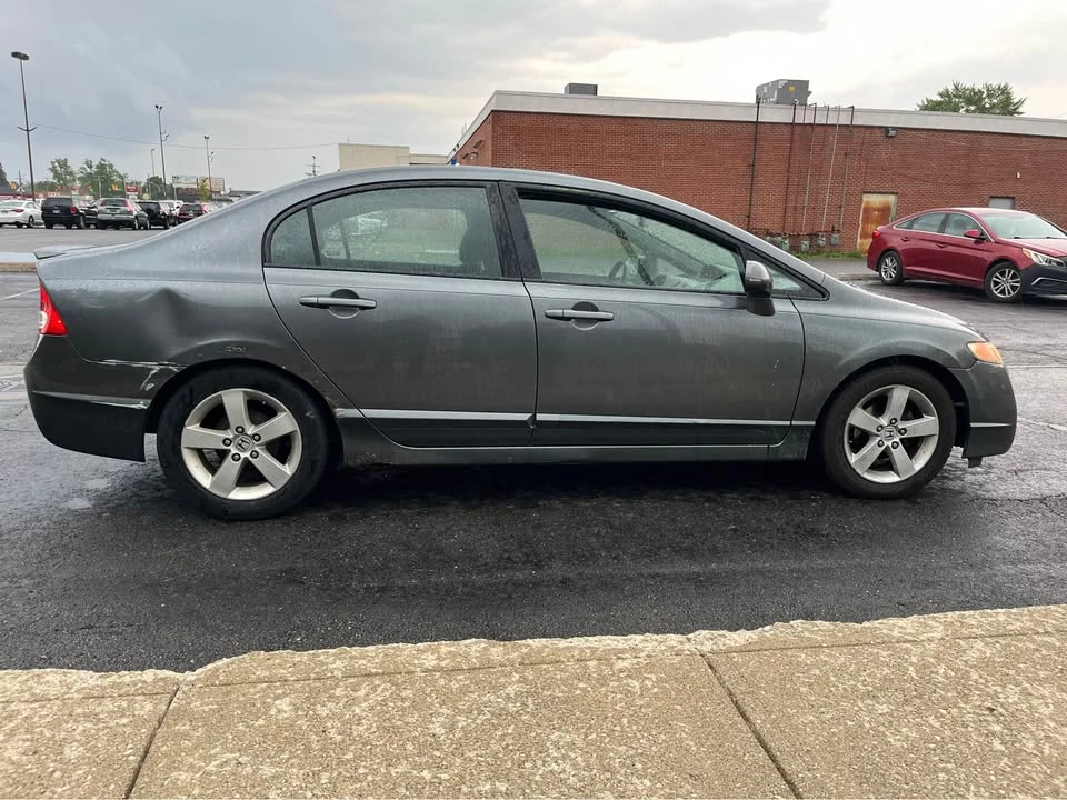 2009 Honda Civic 8th Gen - Image 8 of 18