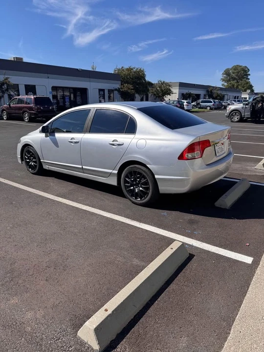 2009 Honda Civic 8th Gen - Image 2 of 7
