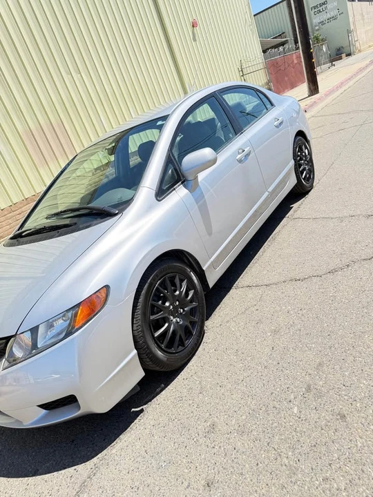 2009 Honda Civic 8th Gen - Image 2 of 7