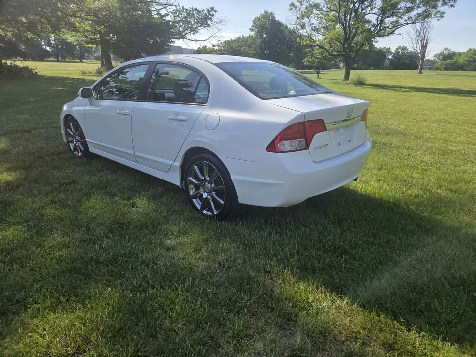 2009 Honda Civic - Image 2 of 13