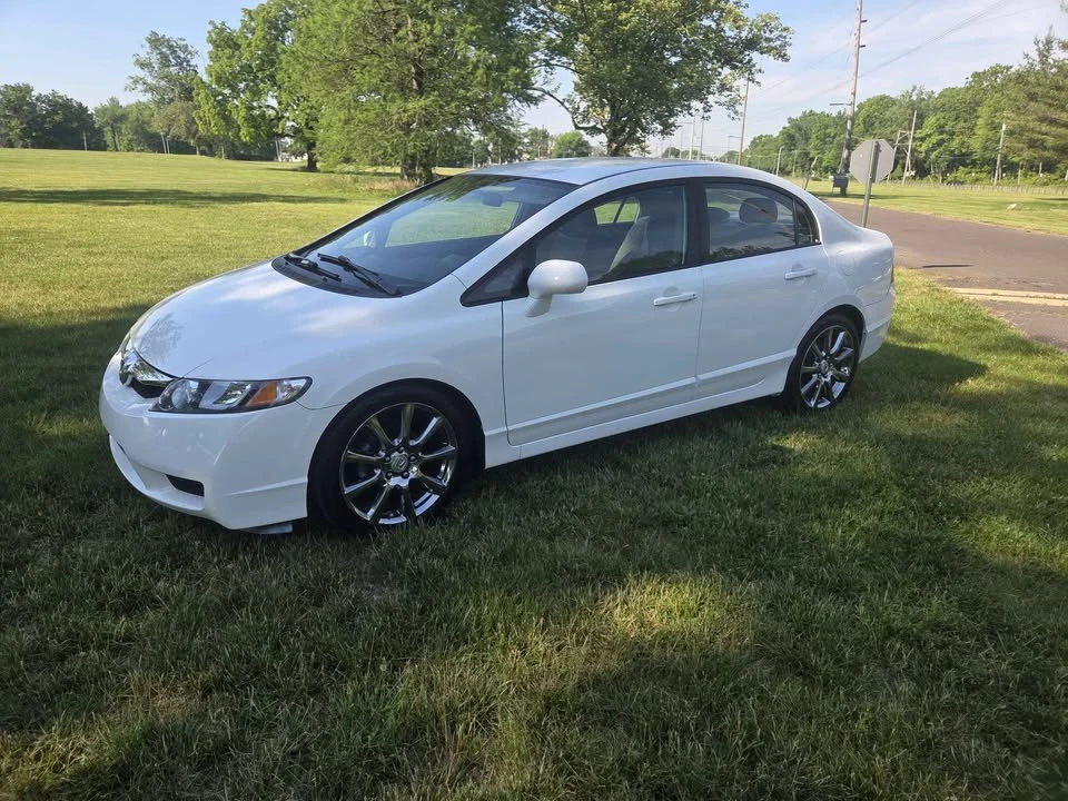 2009 Honda Civic - Image 8 of 13