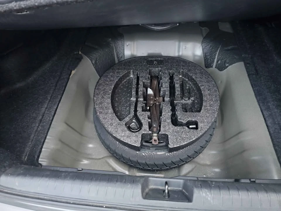 2009 Honda Civic 8th Gen - Image 8 of 12