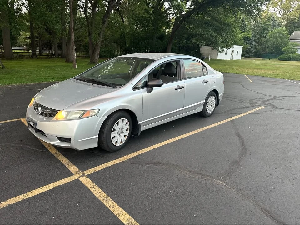 2009 Honda Civic 8th Gen - Image 2 of 15