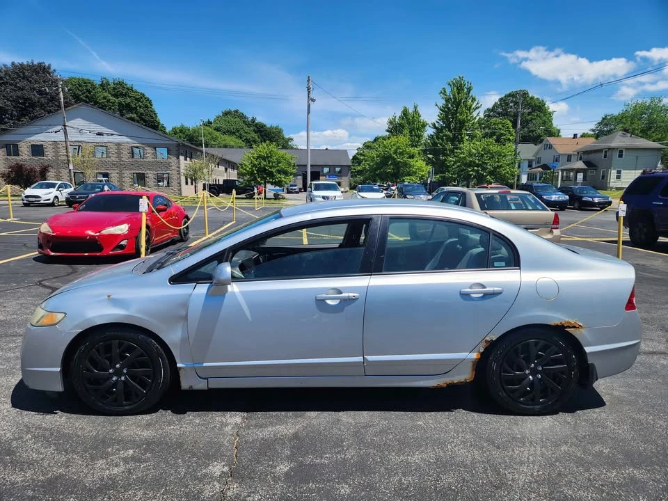 2009 Honda Civic 8th Gen - Image 3 of 15