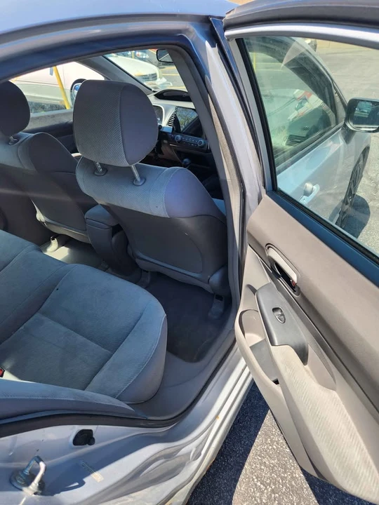 2009 Honda Civic 8th Gen - Image 8 of 15