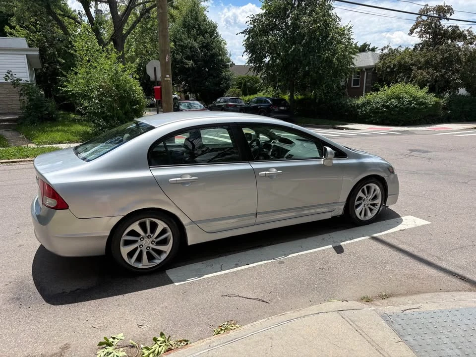2009 Honda Civic 8th Gen - Image 2 of 6