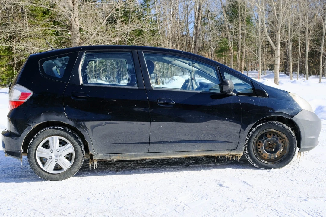 2009 Honda Fit - Image 3 of 11