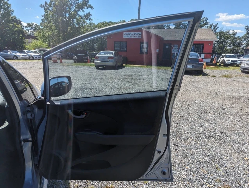 2009 Honda Fit - Image 16 of 21