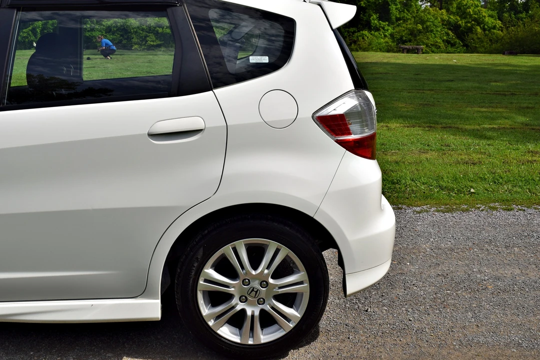 2009 Honda Fit - Image 16 of 31