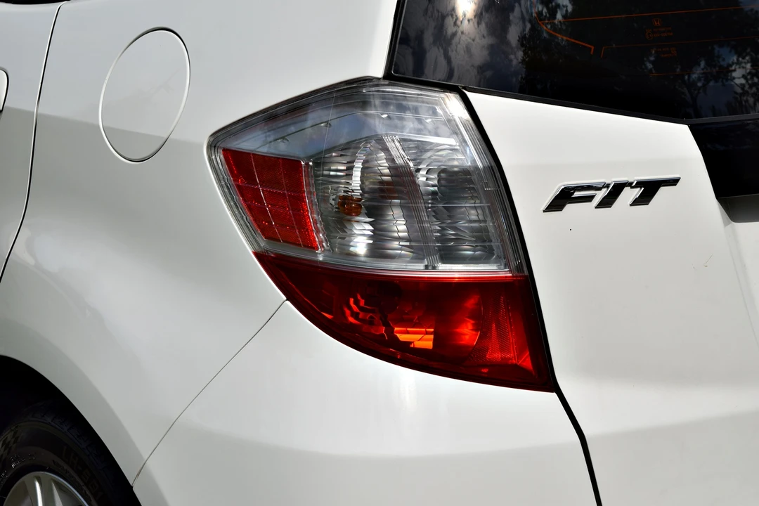 2009 Honda Fit - Image 17 of 31