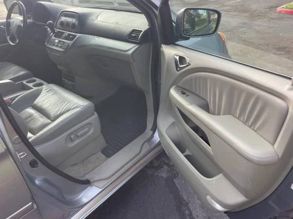 2009 Honda Odyssey - Image 16 of 21