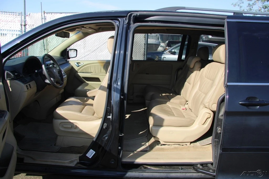 2009 Honda Odyssey - Image 19 of 21