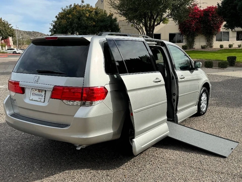 2009 Honda Odyssey - Image 2 of 15