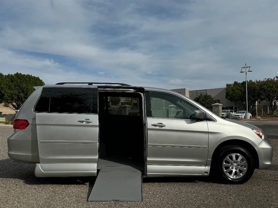 2009 Honda Odyssey - Image 3 of 15