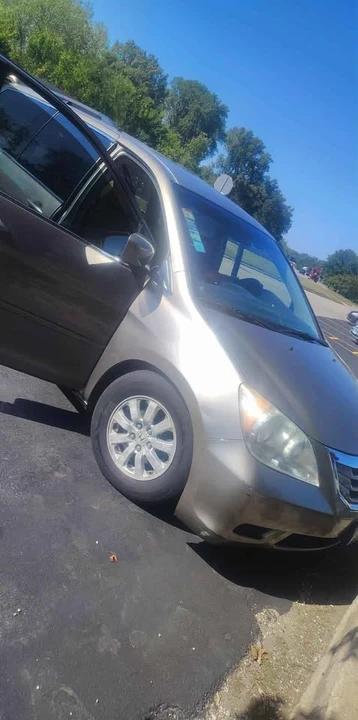 2009 Honda Odyssey - Image 2 of 3