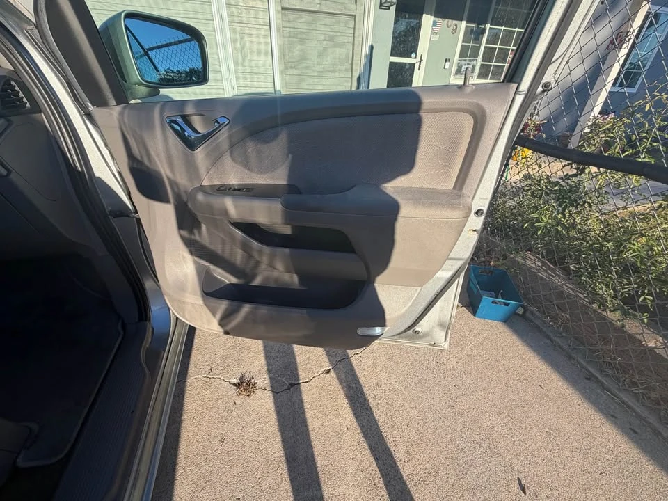 2009 Honda Odyssey - Image 16 of 17