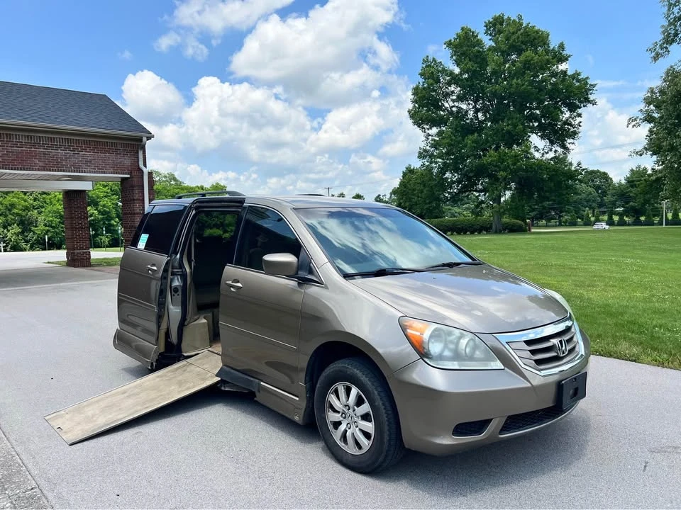 2009 Honda Odyssey - Image 2 of 10