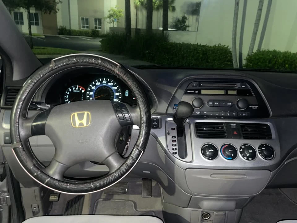 2009 Honda Odyssey - Image 11 of 13