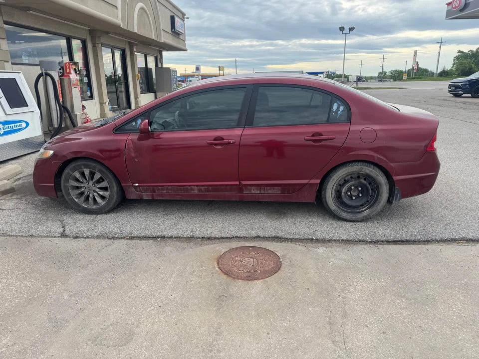 2009 Honda Civic 8th Gen - Image 2 of 5