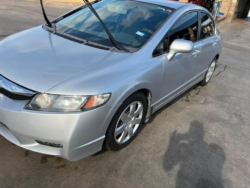 2009 Honda Civic 8th Gen - Image 2 of 8