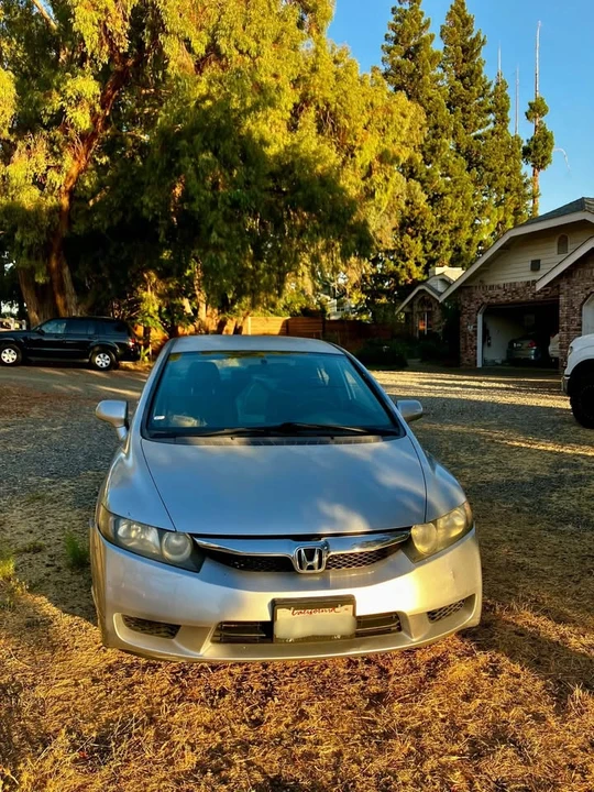 2009 Honda Civic 8th Gen - Image 2 of 5