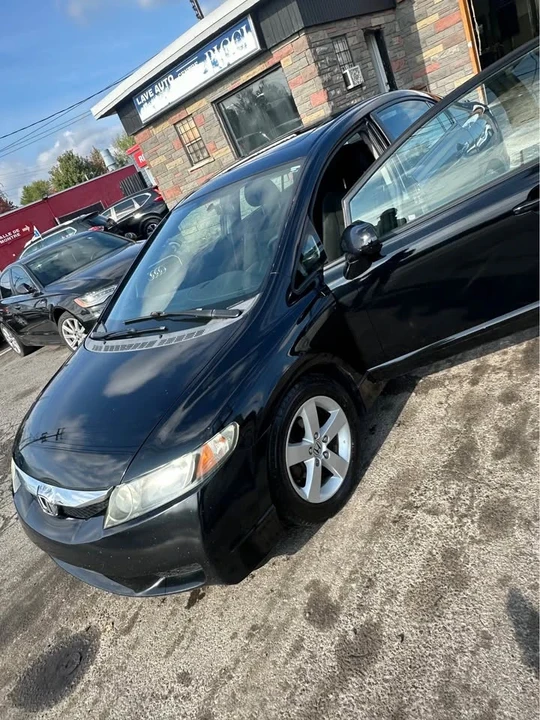 2009 Honda Civic 8th Gen - Image 2 of 9