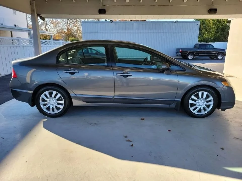 2009 Honda Civic 8th Gen - Image 2 of 16