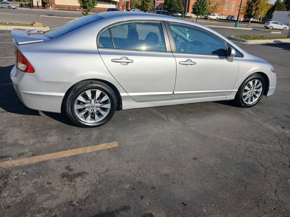 2009 Honda Civic 8th Gen - Image 2 of 15