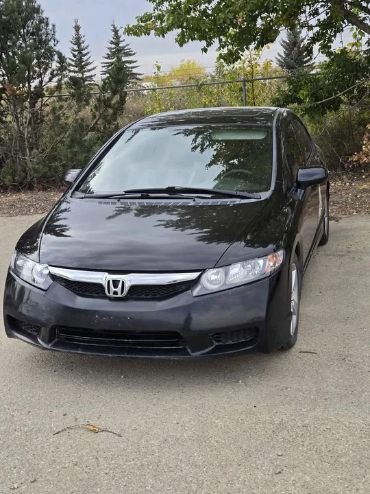 2009 Honda Civic 8th Gen - Image 2 of 3