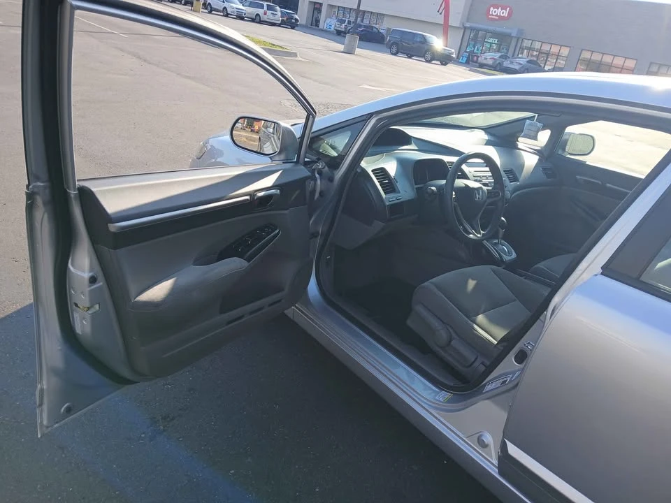 2009 Honda Civic 8th Gen - Image 10 of 15
