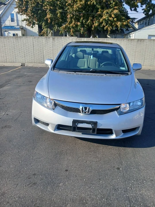 2009 Honda Civic 8th Gen - Image 3 of 15
