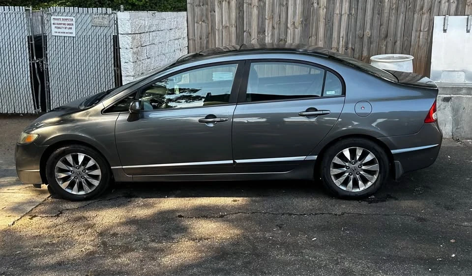 2009 Honda Civic 8th Gen - Image 2 of 9