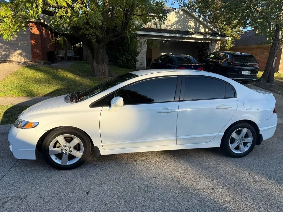 2009 Honda Civic 8th Gen - Image 2 of 5