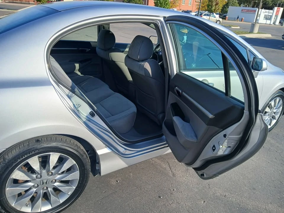 2009 Honda Civic 8th Gen - Image 9 of 15