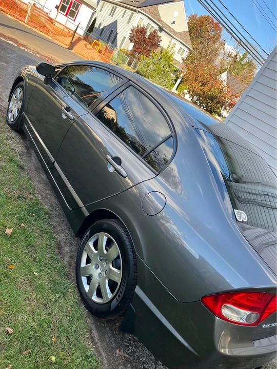 2009 Honda Civic 8th Gen - Image 2 of 8