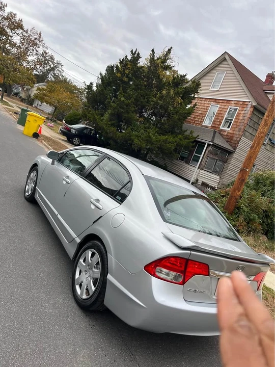 2009 Honda Civic 8th Gen - Image 2 of 9