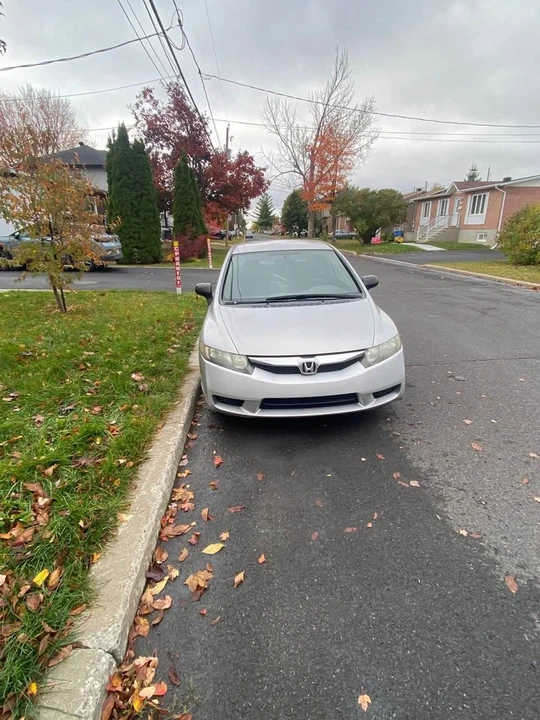2009 Honda Civic 8th Gen - Image 2 of 4