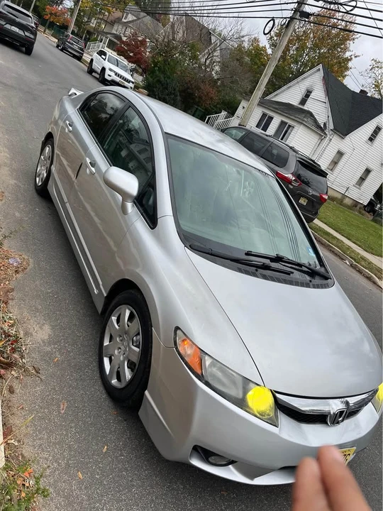 2009 Honda Civic 8th Gen - Image 3 of 9