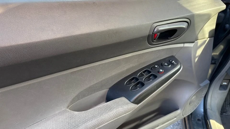 2009 Honda Civic 8th Gen - Image 10 of 15